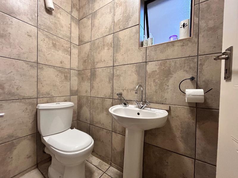 To Let 3 Bedroom Property for Rent in Melodie North West